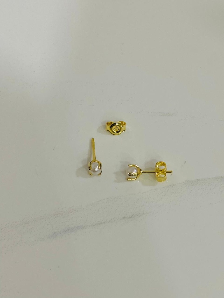 Arete Perla  4mm infantil 4 uñas